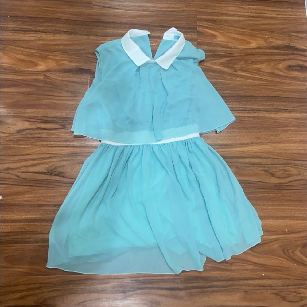 Seafoam green collared spring/summer dress.